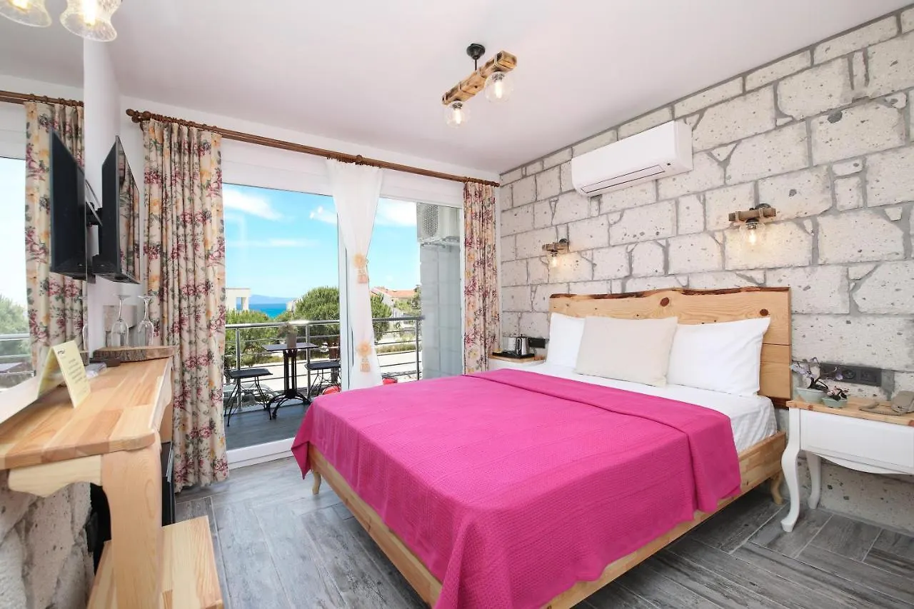 Twins Hotel Кешме