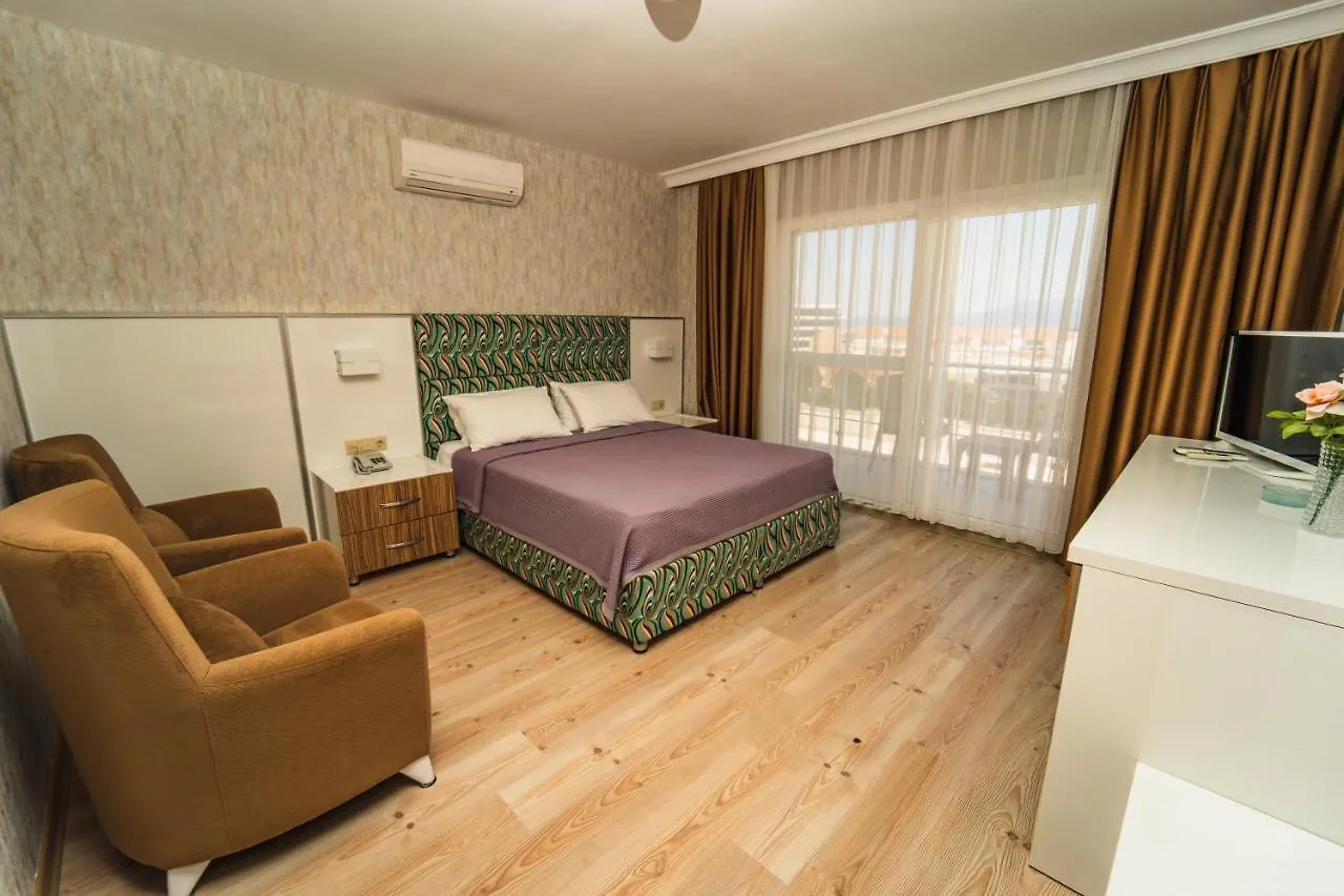 Twins Hotel Кешме