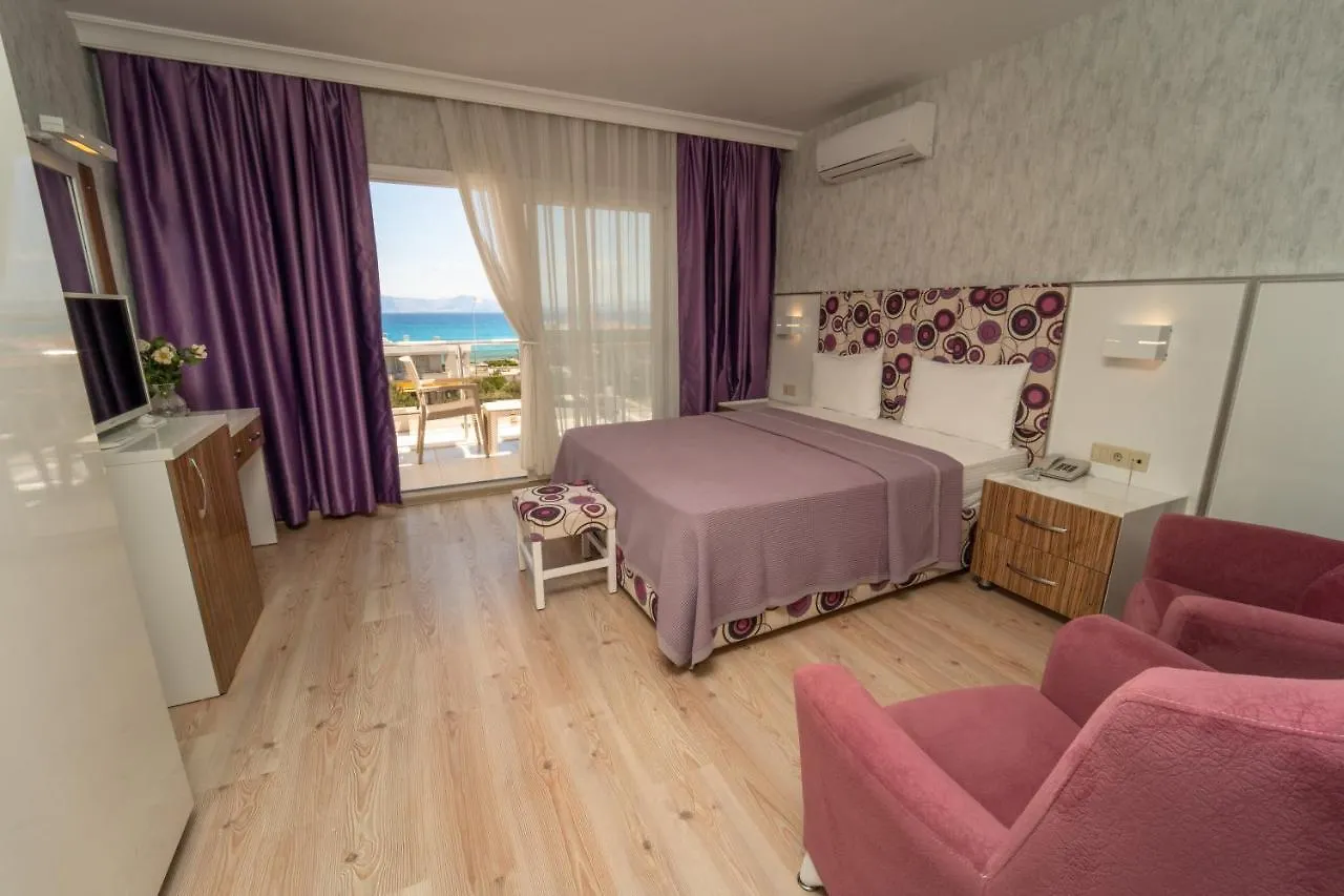 Twins Hotel Кешме