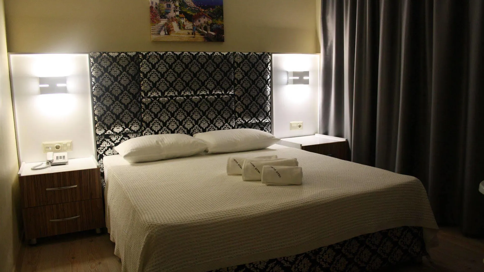 Twins Hotel Кешме