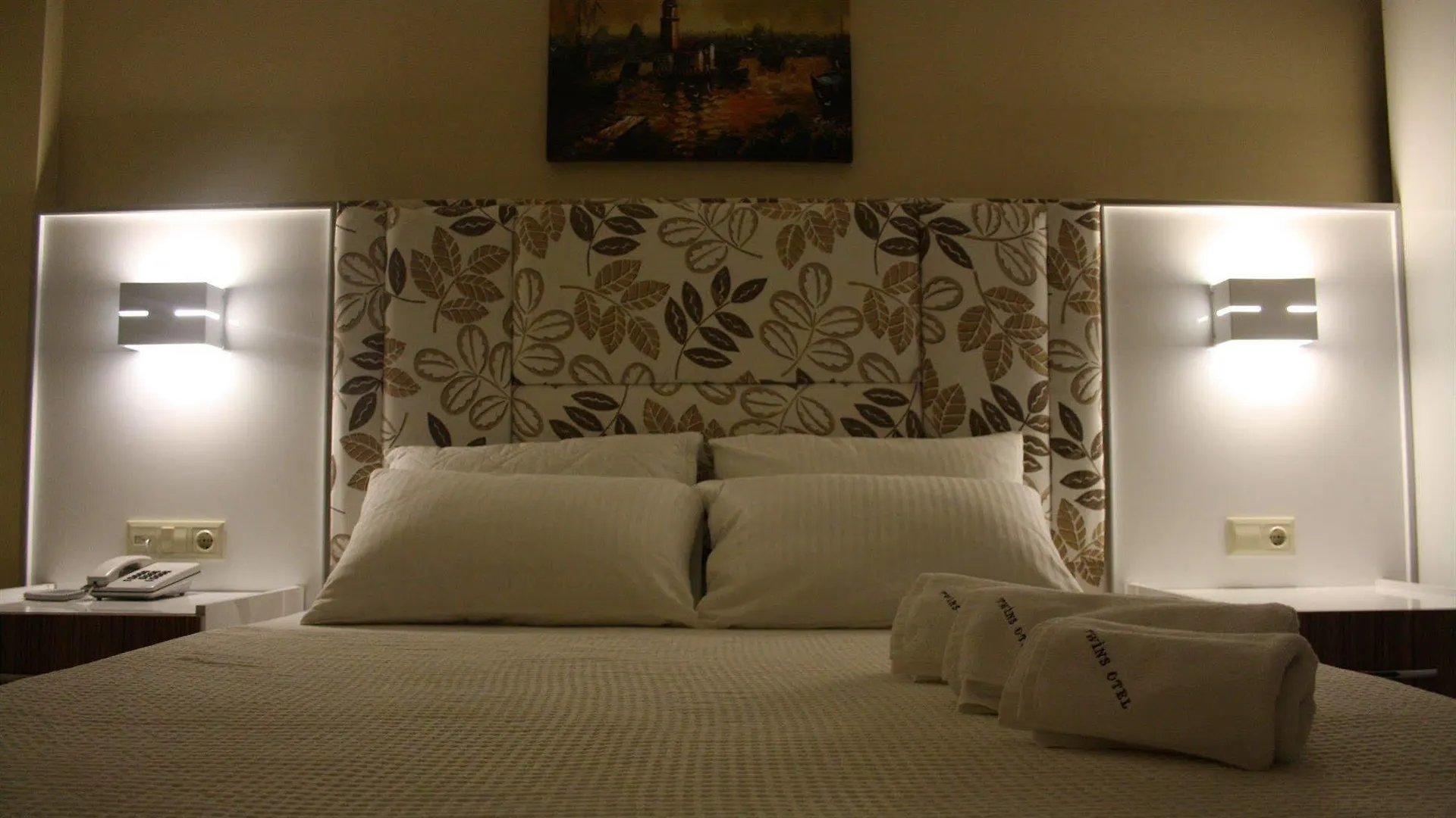 Twins Hotel Кешме